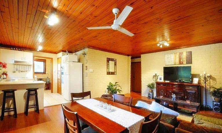 dining & lounge to kitchen