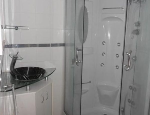 15 The Grange -ensuite