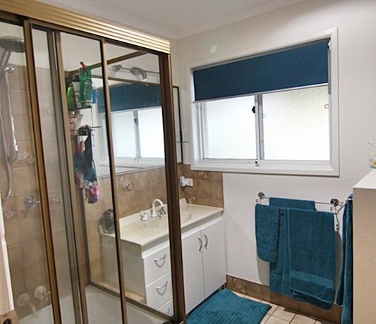 12 Coomville - bathroom