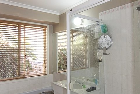 16 Tamarind - bathroom 1