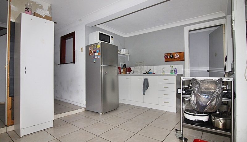 16 Jerrawa - kitchen