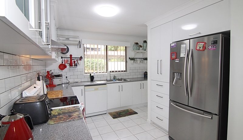 37 Nerang Broadbeach - kitchen