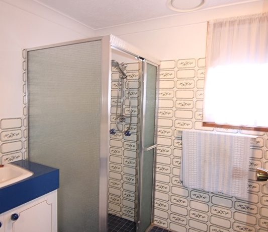 10 Nerang River - bathroom