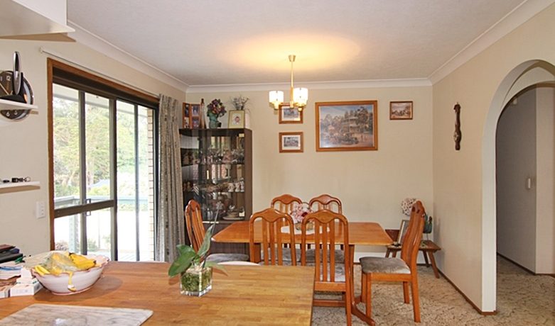 10 Nerang River - dining 1