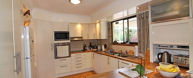 10 Nerang River - kitchen