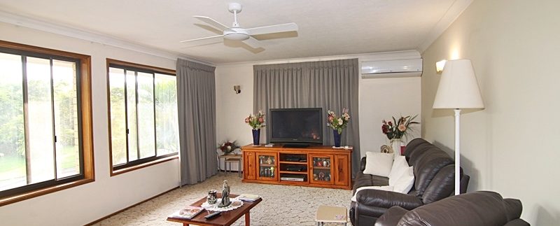 10 Nerang River - loungeroom 1