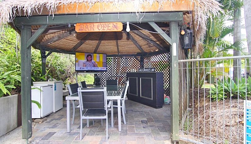 12 Clutha - outdoor bar