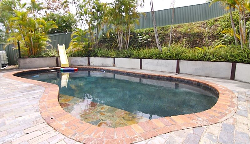 12 Clutha - pool