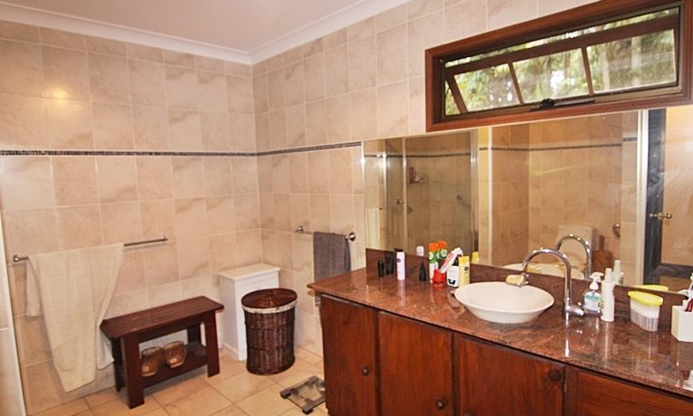 21 Bateke - bathroom