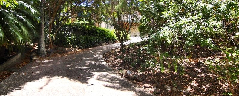 2-16 Lauder - driveway