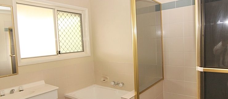 3 Galahad - bathroom