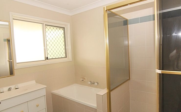 3 Galahad - bathroom