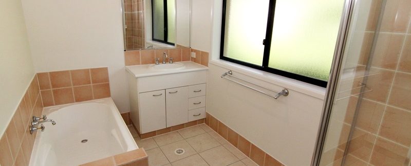 26-4 Bushmead - bathroom