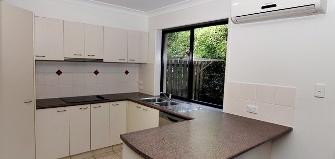 26-4 Bushmead - kitchen