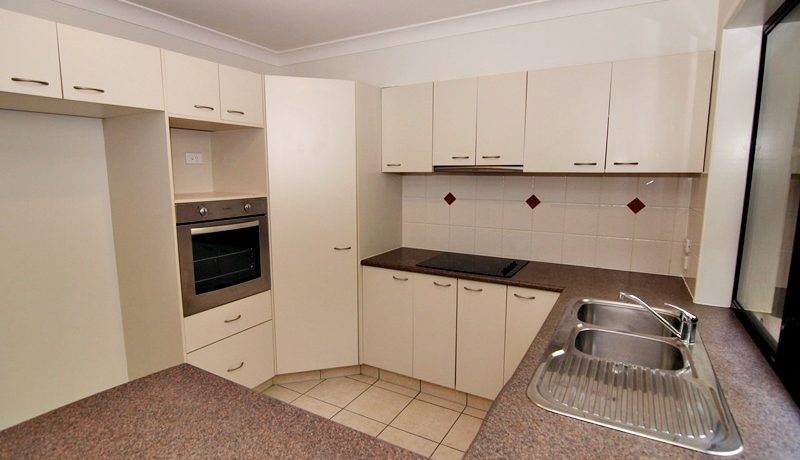 26-4 Bushmead - kitchen1