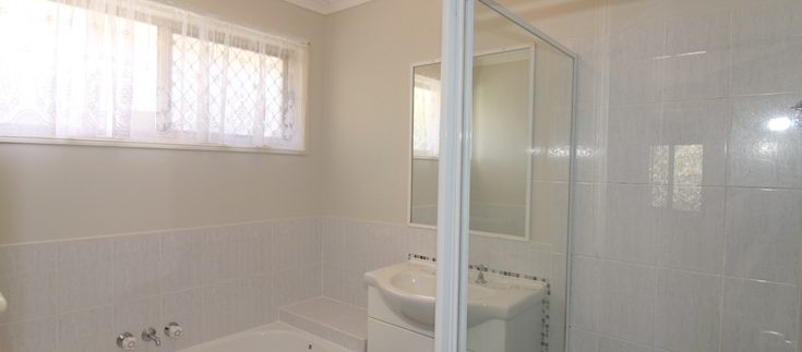 1-7 Coleridge - bathroom