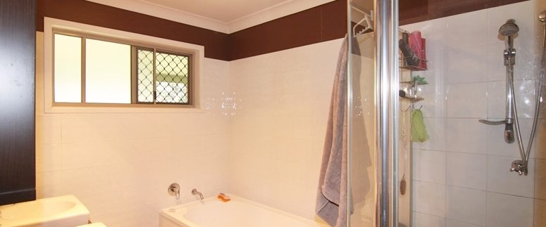 Beaudesert-Nerang 840 - bathroom