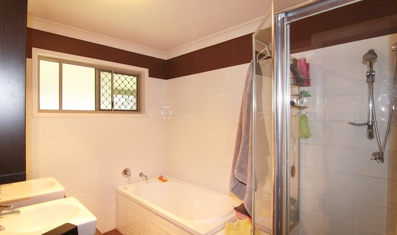 Beaudesert-Nerang 840 - bathroom