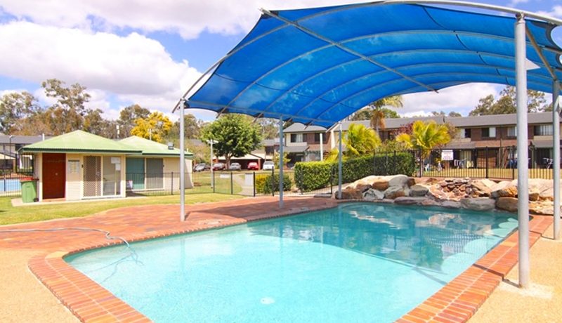 5-67 Nerang - pool