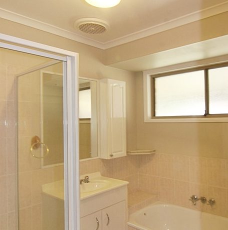 8-9 Coleridge - bathroom