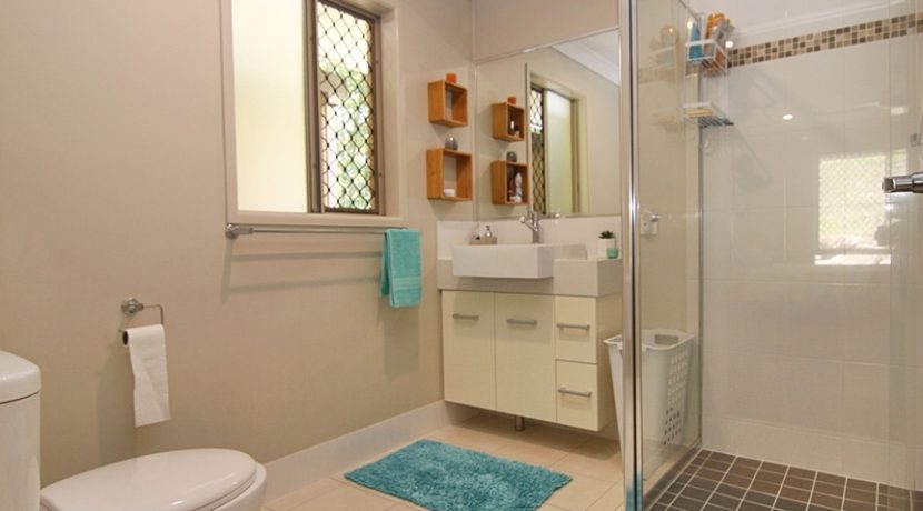 5b High Ridge - ensuite