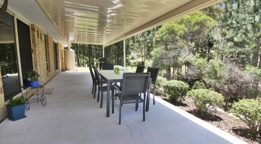 5b High Ridge - patio