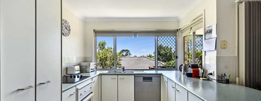 17 Renfrew -Kitchen