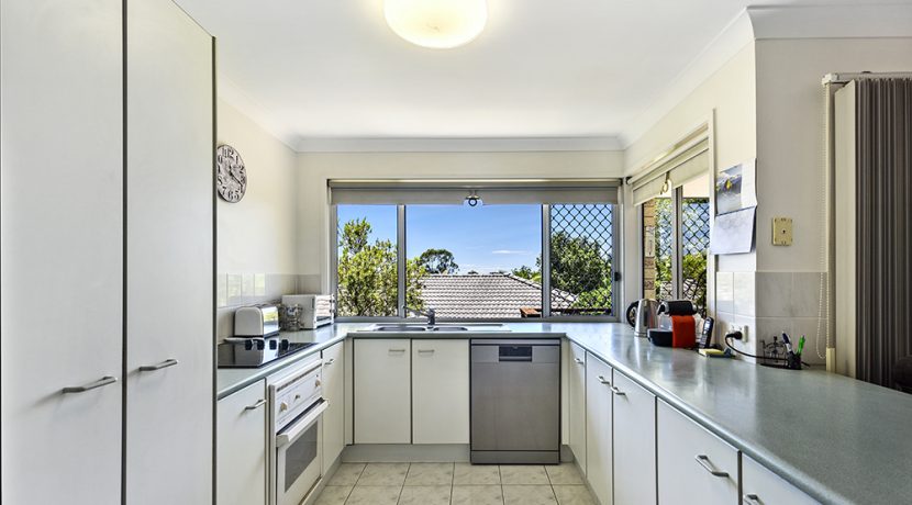 17 Renfrew -Kitchen