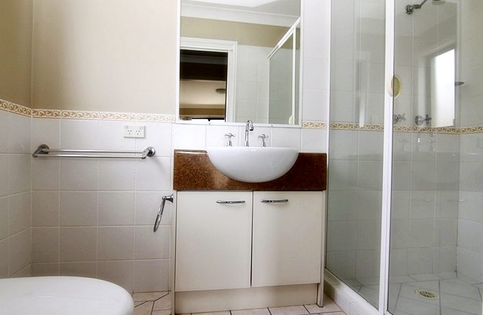 9-60 Ancona_Ensuite3